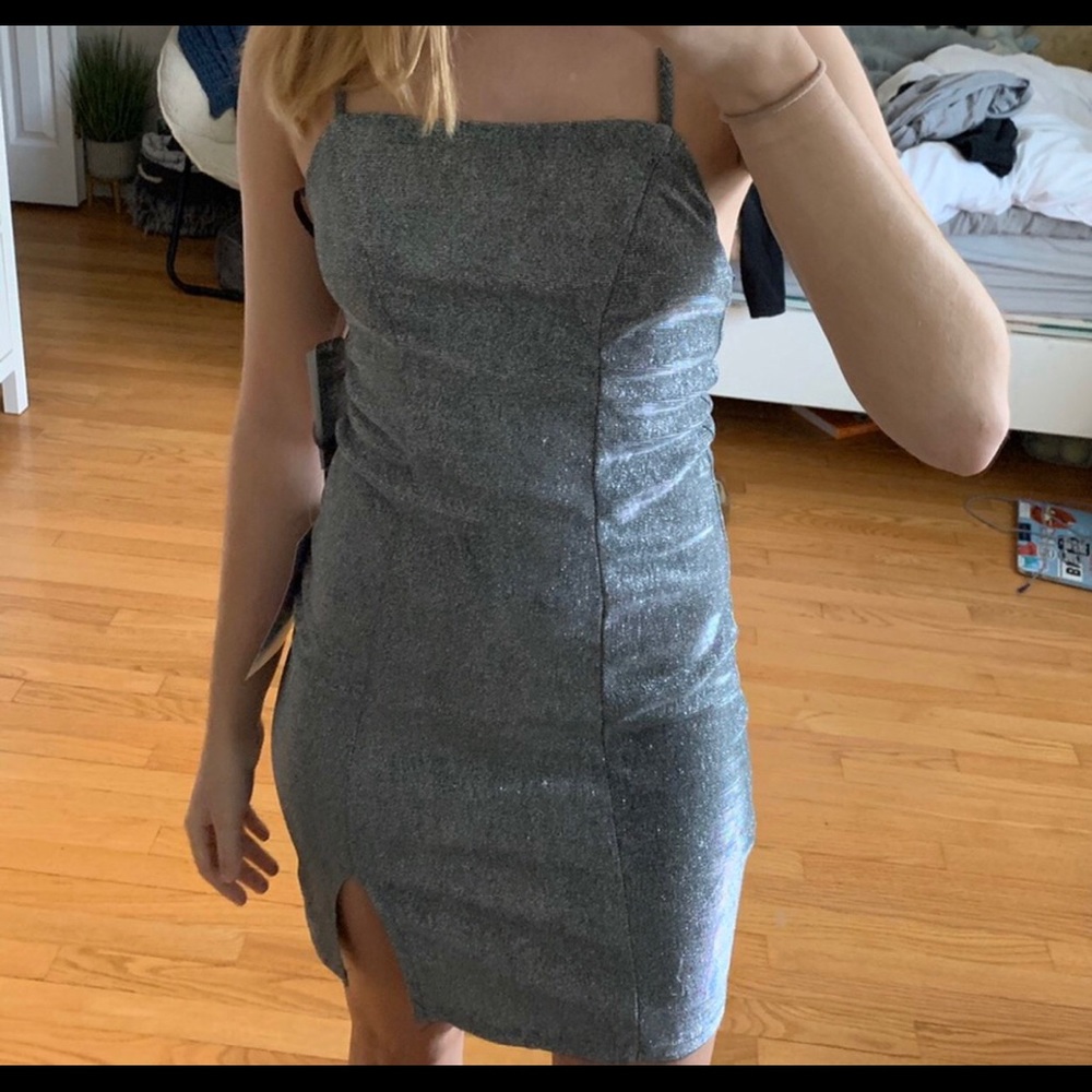Sparkly dress NWT. Size 3 VERY flattering